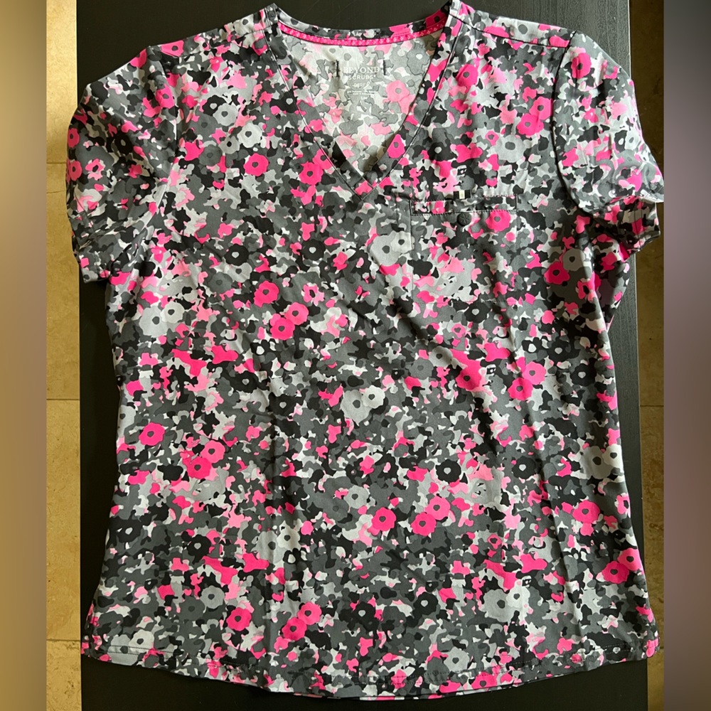 NWOT Floral Scrub Top